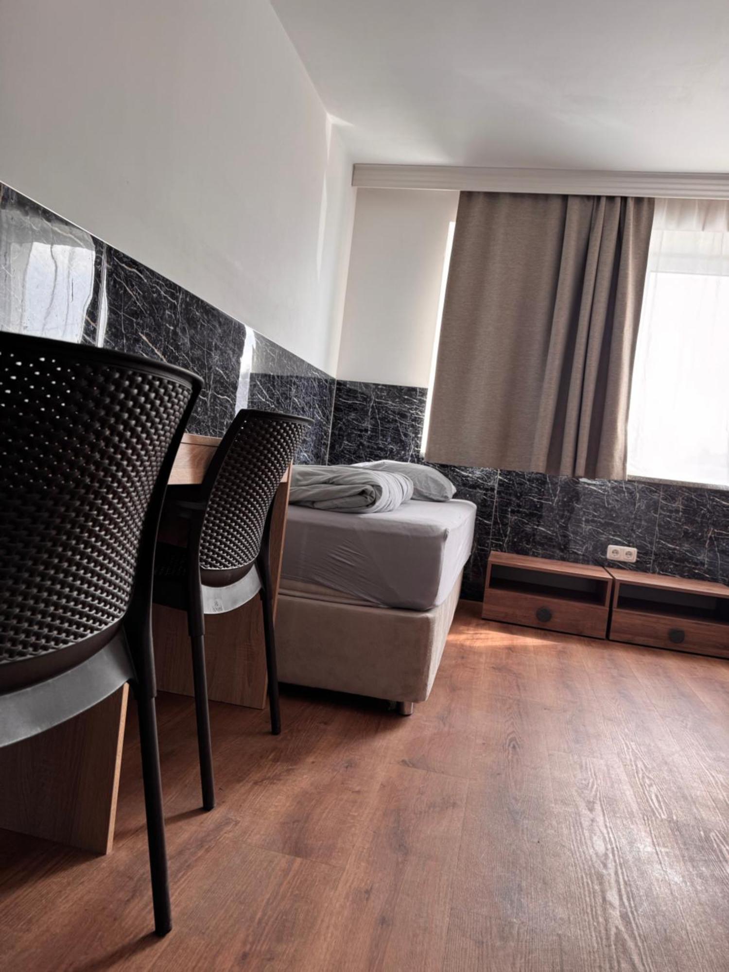 F Hotel 24H Check-In Hörsching Extérieur photo